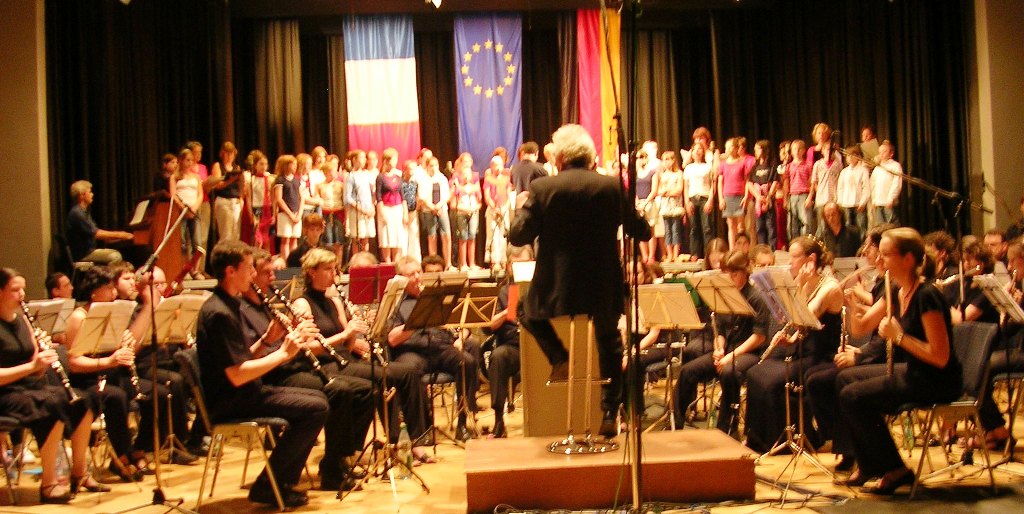 Gemeinsames Konzert des Orchesters von Chinon und des SBO Hofheim unter der Leitung von J.-P. Sapiens